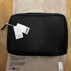 Rains Laptop Bag 13" / 14" waterproof black crossbody messenger NEW NWT